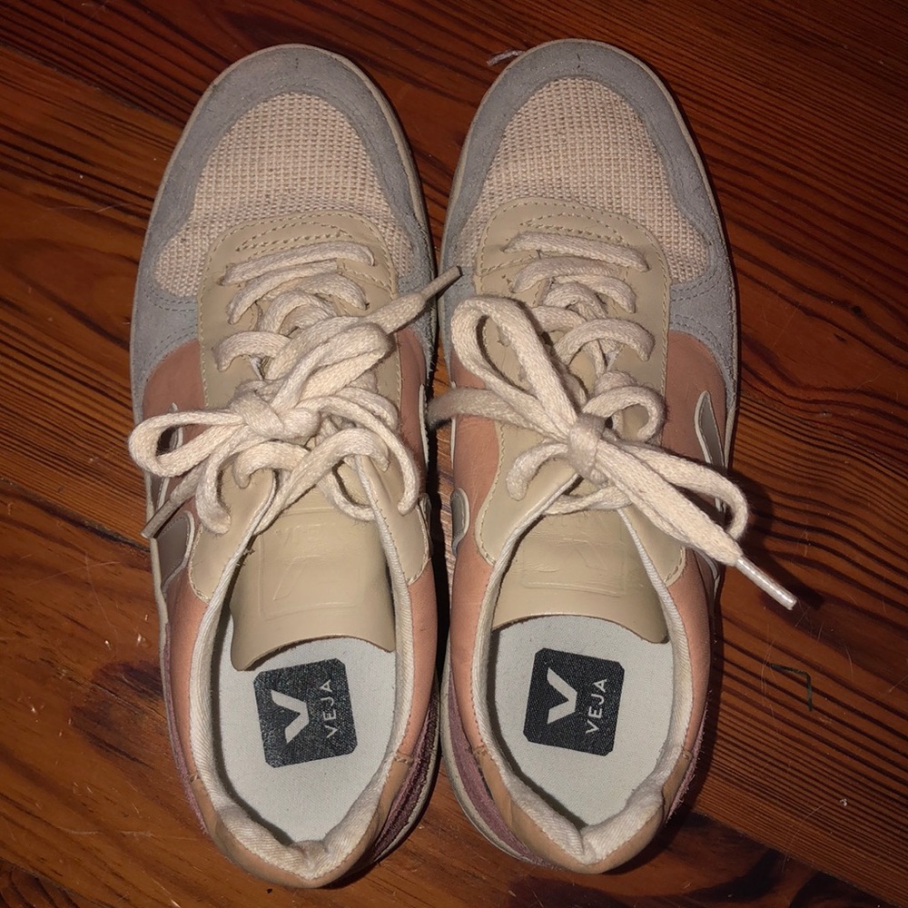 VEJA women’s shoes